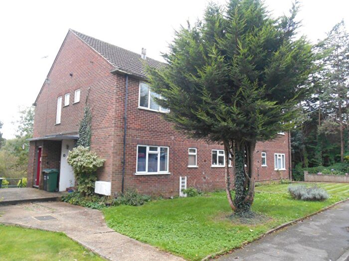 2 Bedroom Property To Rent In Colne Mead, Mill End, Rickmansworth, WD3