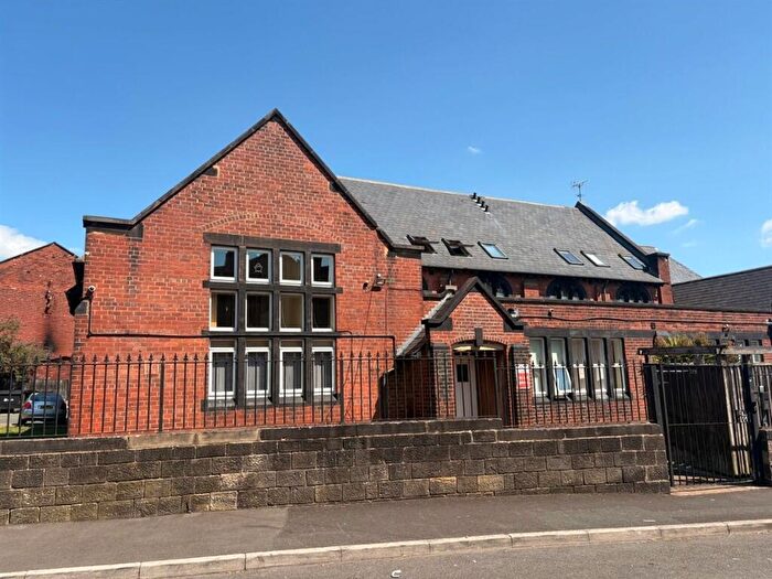 2 Bedroom Flat For Sale In Armley Lodge Road, Leeds, LS12