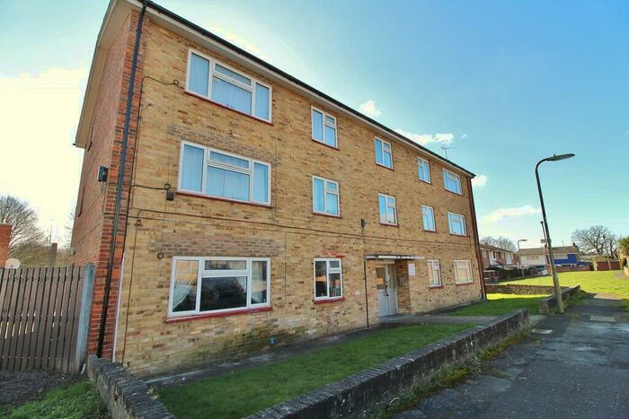 3 Bedroom Flat To Rent In Sharps Road, Havant, PO9