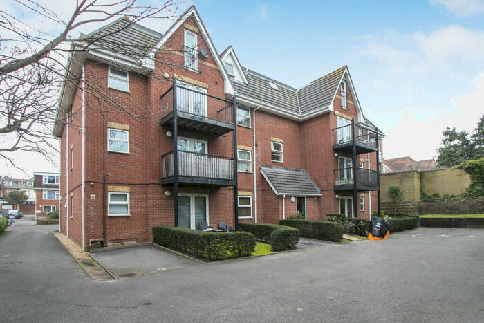2 Bedroom Flat To Rent In Florence Road, BH5