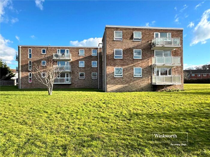 2 Bedroom Apartment To Rent In Curlew Road, Christchurch, Dorset, BH23