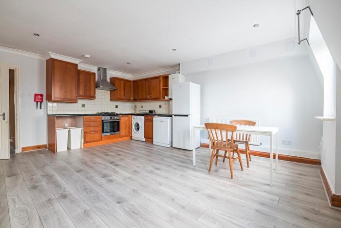 3 Bedroom Flat To Rent In Rye Lane, SE15