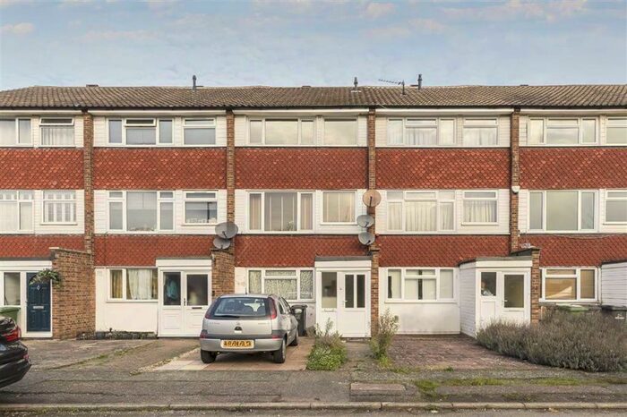 2 Bedroom Maisonette To Rent In Alanthus Close, Lee, SE12