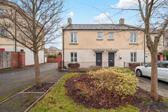 3 Bedroom End Of Terrace House For Sale In Elgar Close, Redhouse, Swindon, SN25