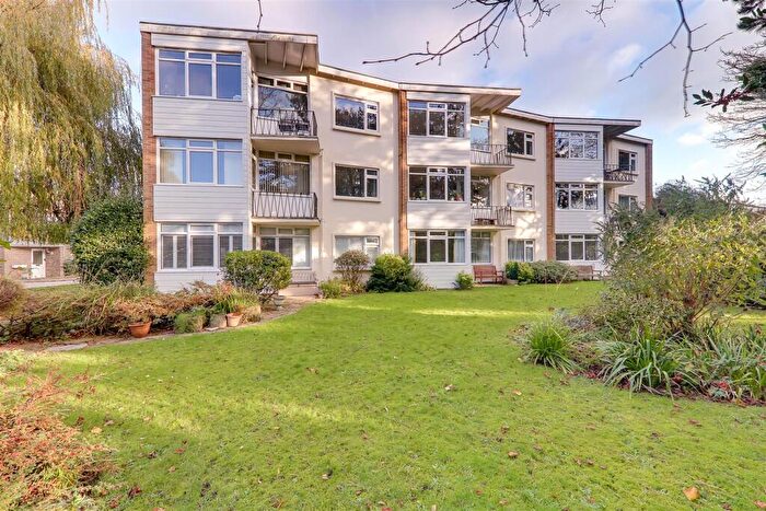 2 Bedroom Flat To Rent In Grand Avenue, Worthing, BN11