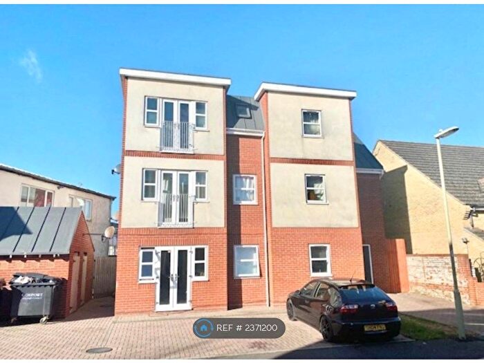 2 Bedroom Flat To Rent In St. Johns Close, Gosport, PO12