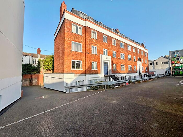 2 Bedroom Flat To Rent In Park Crescent Place, Brighton, BN2