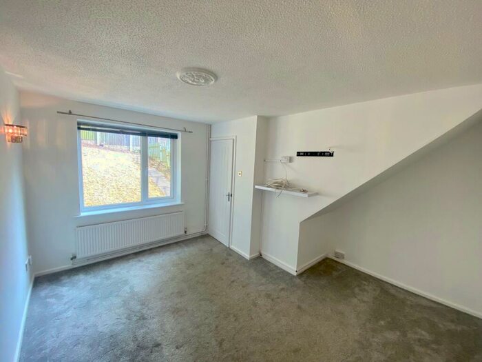 2 Bedroom House To Rent In Landmere Gardens, NG3