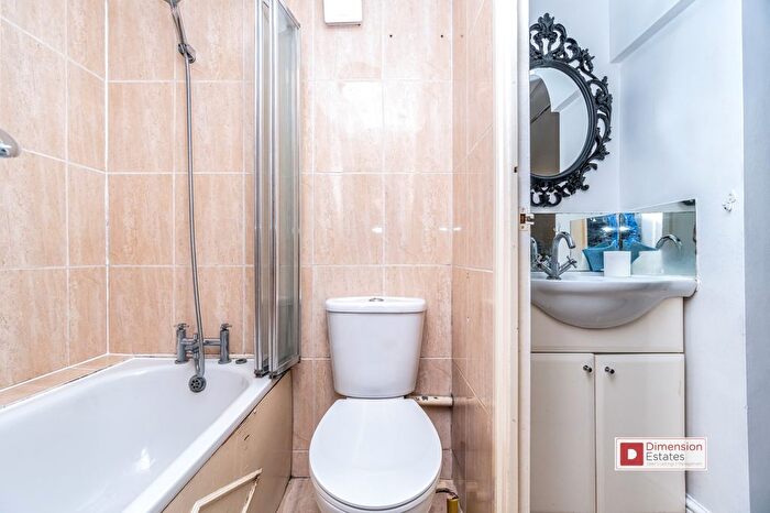 2 Bedroom Flat To Rent In Moresby Road, Upper Clapton, Hackney, E5