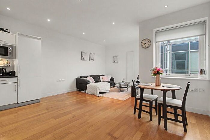 2 Bedroom Flat For Sale In Clapham Common South Side, London, SW4