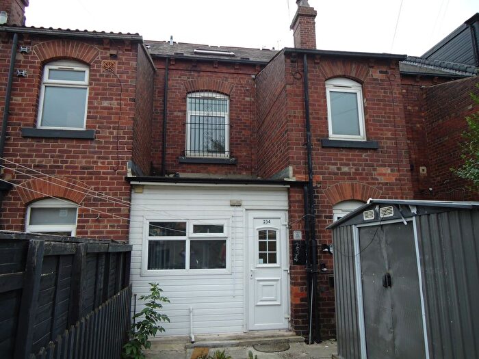 1 Bedroom Flat To Rent In Dewsbury Road, Beeston, Leeds, LS11