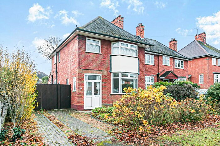 3 Bedroom Semi Detached House For Sale In Bedford Road, Letchworth Garden City, SG6