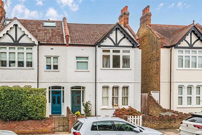 2 Bedroom Flat For Sale In Kingston Road, Teddington, TW11