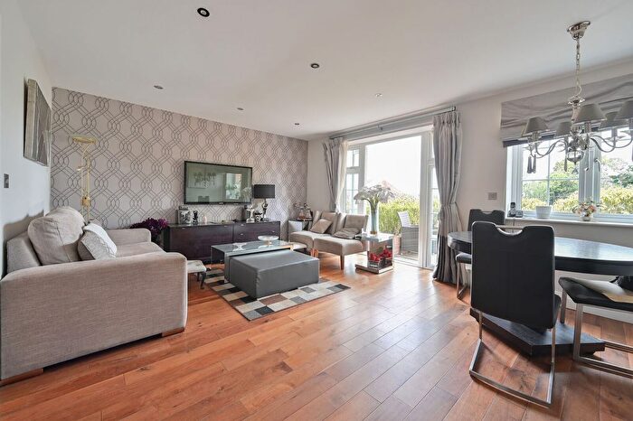 2 Bedroom Flat For Sale In Bushey Gate, Sparrows Herne, Bushey, WD23