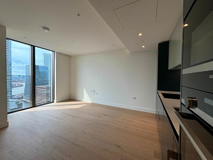 2 Bedroom Apartment To Rent In Harcourt Tower, Marsh Wall, London, E14