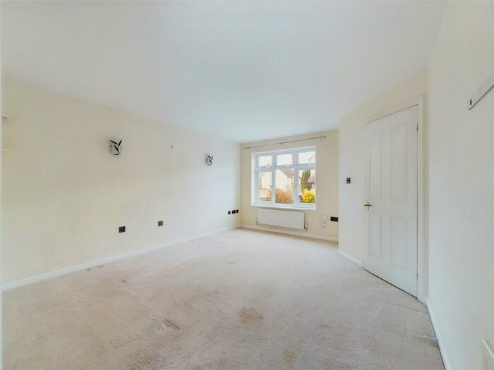 3 Bedroom Semi Detached House To Rent In The Causeway, Quedgeley