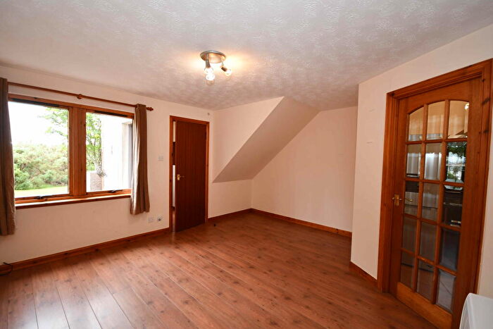 2 Bedroom Flat To Rent In Murray Terrace, Smithton, Inverness, IV2