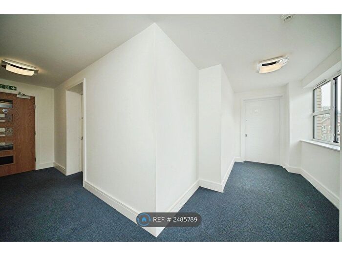 1 Bedroom Flat To Rent In Lyndale House, Kingston Upon Thames, KT1
