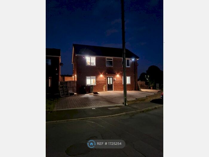 3 Bedroom Detached House To Rent In Oakway, Birkenshaw, BD11