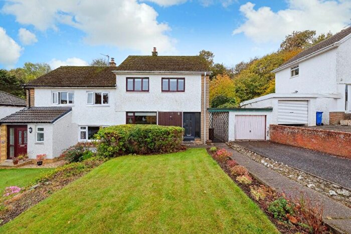 3 Bedroom Semi-Detached House For Sale In Inch Avenue, KY3