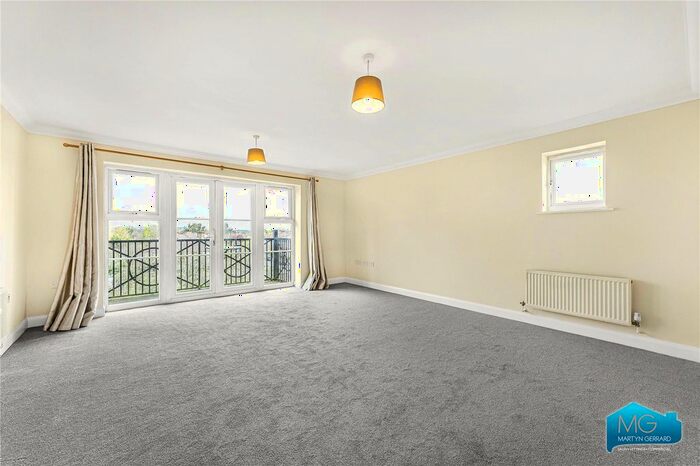 2 Bedroom Flat To Rent In Briar Close, East Finchley, London, N2