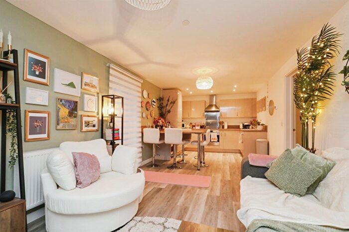 2 Bedroom Flat For Sale In Geoffrey Watling Way, Norwich, NR1