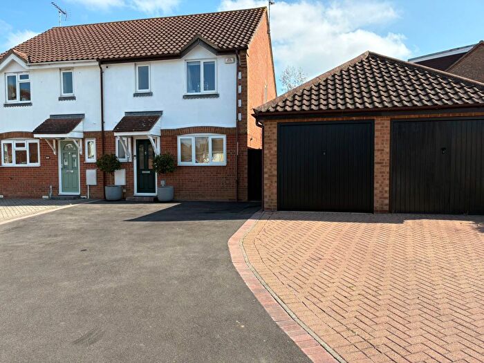 3 Bedroom Semi-Detached House For Sale In Sweet Briar Drive, Basildon, SS15