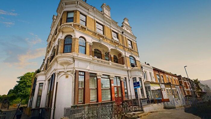 1 Bedroom Apartment For Sale In Laleham Road, London, SE6