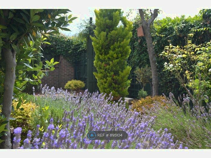 1 Bedroom Flat To Rent In Wittering Close, Kingston Upon Thames, KT2