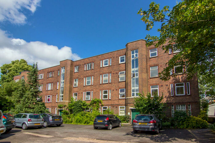 2 Bedroom Flat To Rent In Rosemary Gardens, Mortlake, SW14