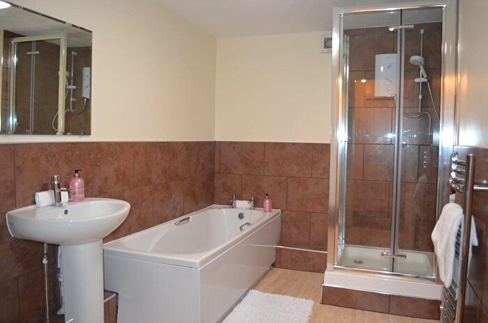 6 Bedroom Apartment To Rent In North Terrace, Newcastle Upon Tyne, NE2