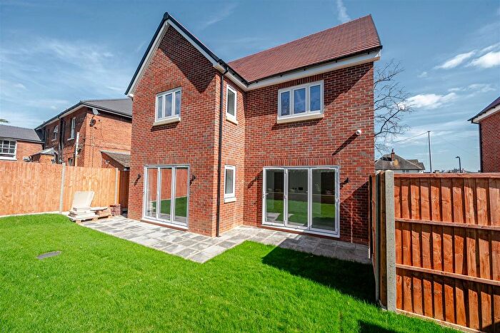 4 Bedroom Detached House For Sale In The Crescent, Maidenhead, SL6