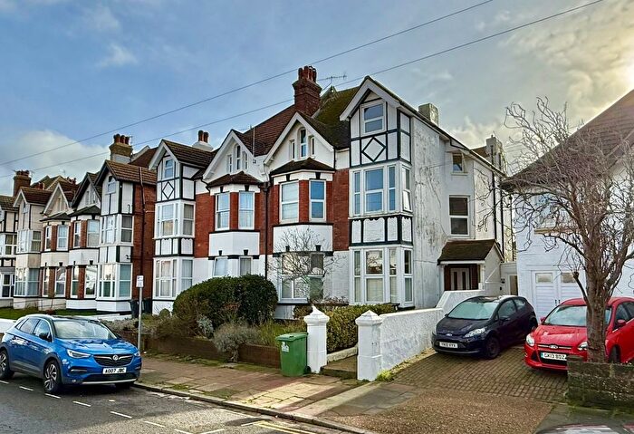 2 Bedroom Flat For Sale In Wickham Avenue, Bexhill-On-Sea, TN39