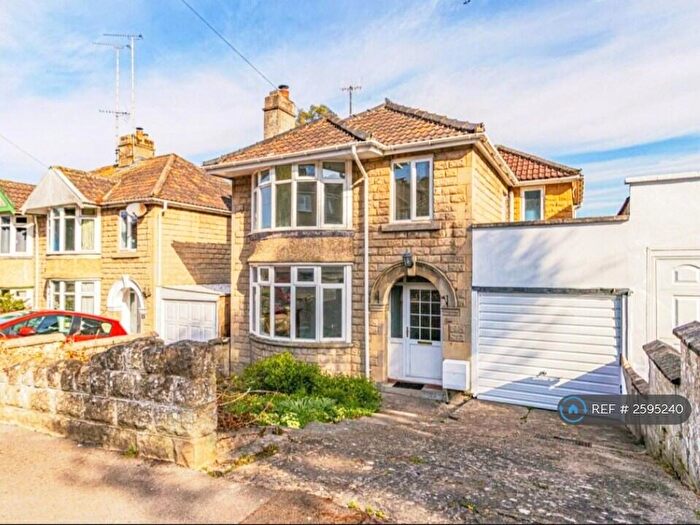 4 Bedroom Detached House To Rent In Old Town, Swindon, SN1
