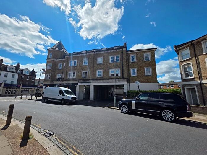 3 Bedroom Flat To Rent In Queenstown Place, Queenstown Road, Battersea, SW8