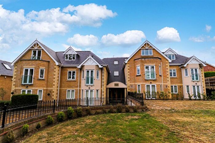 2 Bedroom Apartment For Sale In Slades Hill, Enfield, Middlesex, EN2