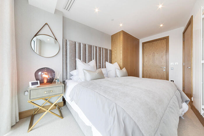 2 Bedroom Apartment To Rent In Arena Tower, Crossharbour Plaza, Canary Wharf, London, E14