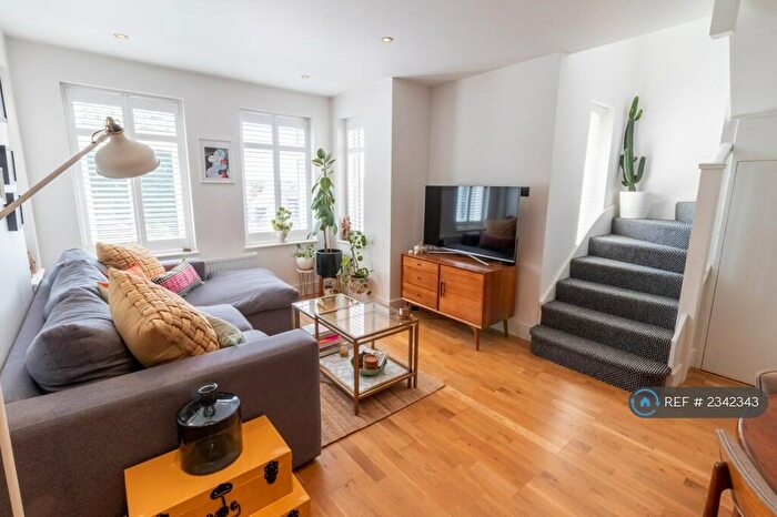 2 Bedroom Maisonette To Rent In Blythe Hill, London, SE6