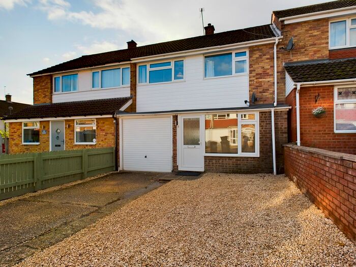 3 Bedroom Terraced House To Rent In Stephens Road, Tadley, RG26