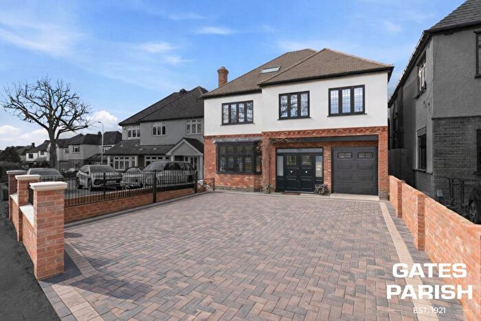 5 Bedroom Detached House For Sale In Hall Lane, Upminster, RM14