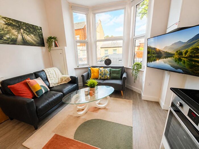 4 Bedroom Flat To Rent In Charnwood Grove, West Bridgford, Nottingham, NG2