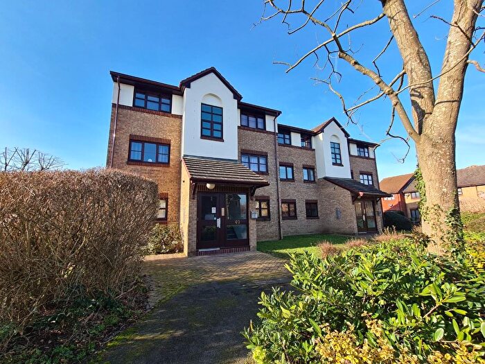 1 Bedroom Flat To Rent In Foxglove Way, Wallington, Surrey, SM6