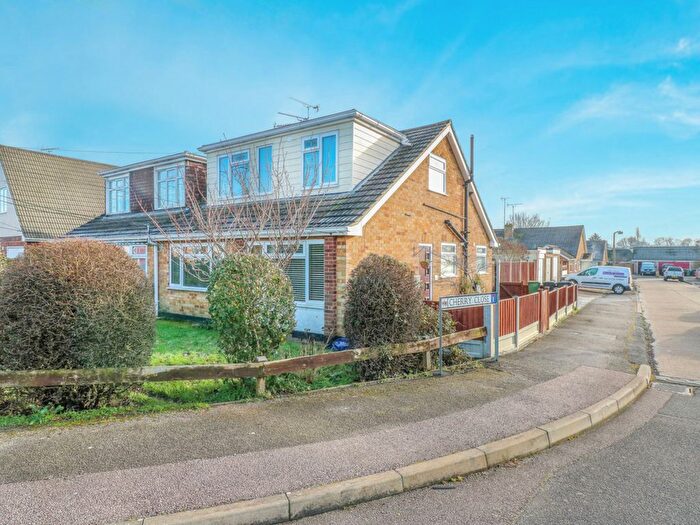 4 Bedroom Semi Detached House For Sale In Cherry Close, Hockley, SS5