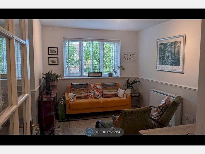 1 Bedroom Flat To Rent In Agate House, Worcester Park, KT4