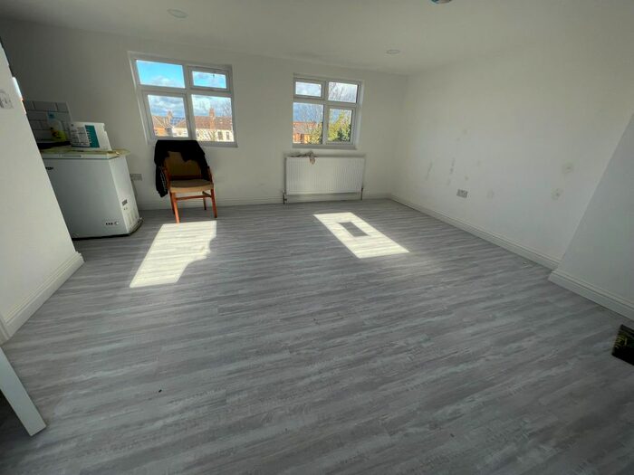 Studio To Rent In Felbrigge Road, Ilford, IG3