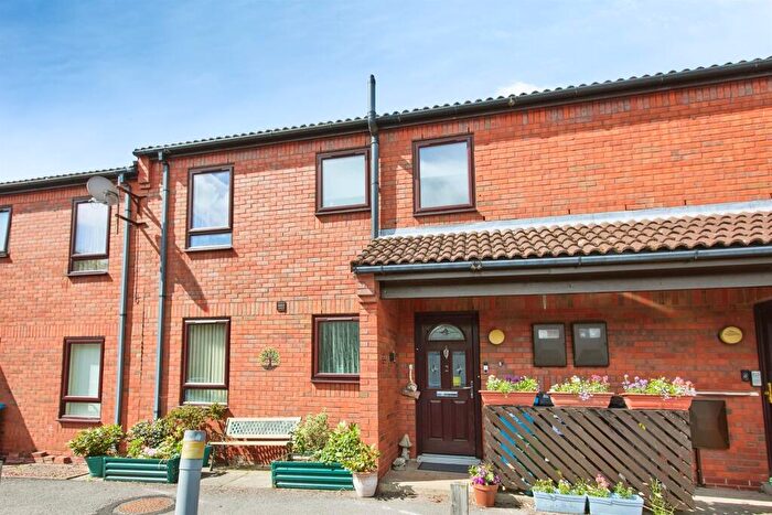2 Bedroom Flat For Sale In Ticknall Walk, Sunnyhill, Derby, DE23