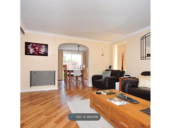 4 Bedroom Detached House To Rent In Hoppers Way, Ashford, TN23