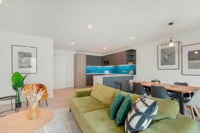 3 Bedroom Flat To Rent In Gorsuch Place, London, E2