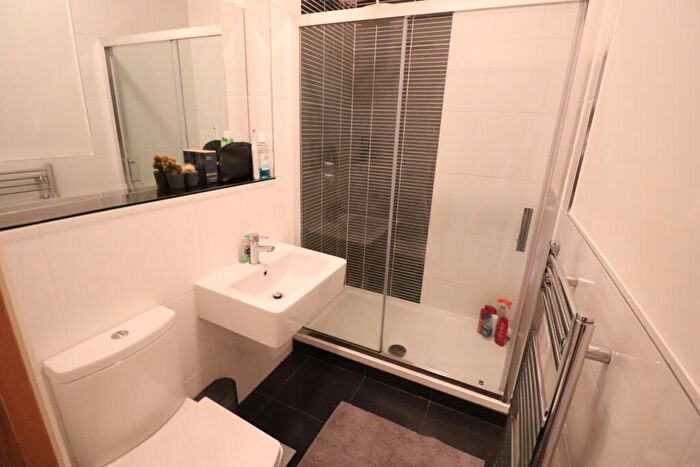 1 Bedroom Apartment To Rent In Tower Building, Liverpool, Merseyside, L3