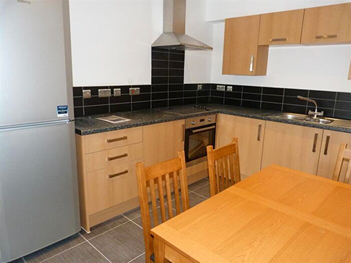 3 Bedroom Flat To Rent In Albany Road, Roath, CF24